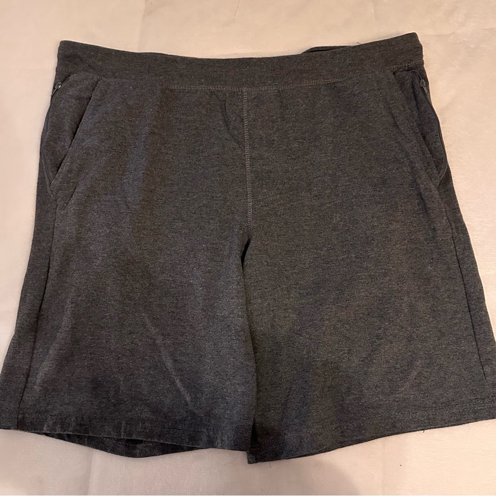 Eddie Bauer Shorts with Pockets Size XL Barely Worn Smoke-Free Home